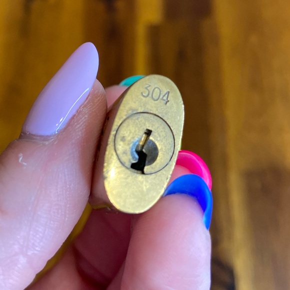 Louis Vuitton Gold Lock 304 - Picture 3 of 5